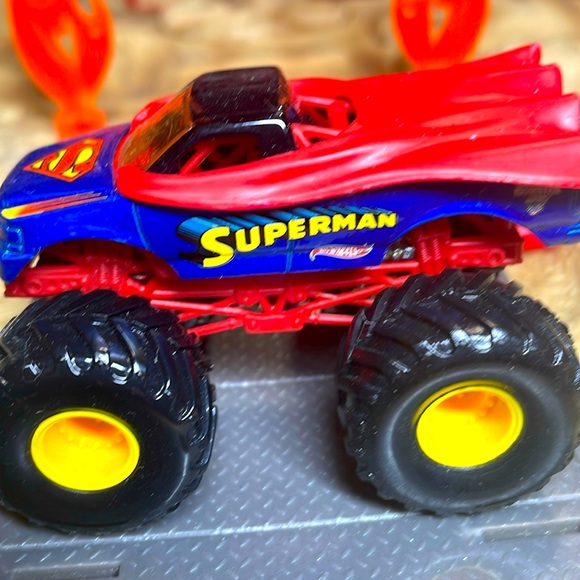 Mini Superman - Picture 1 of 3